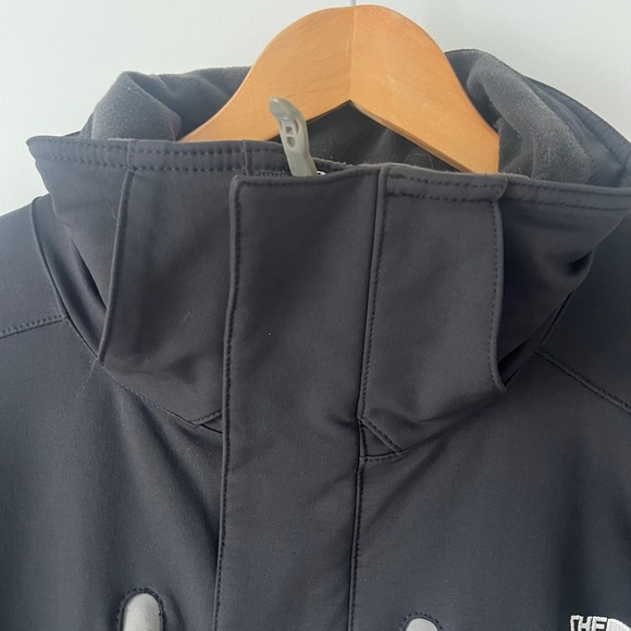The North Face Men's Black Performance Jacket - Picture 3 of 12